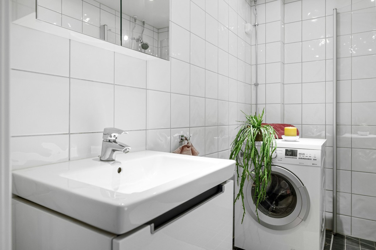 Чистка мягкой мебели: ручная мойка или пароочиститель — что лучше выбрать?