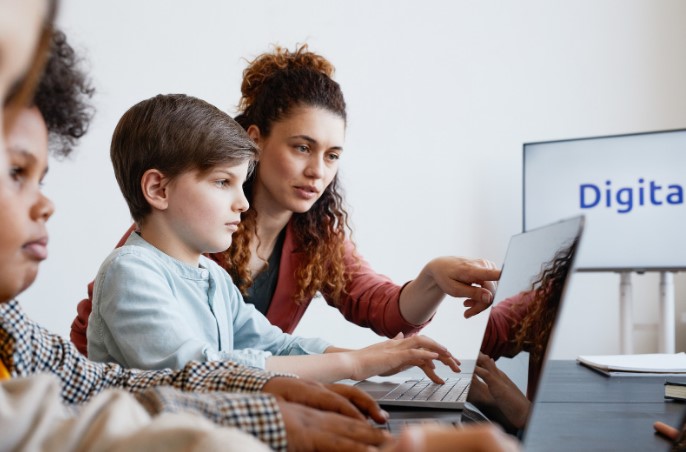 Навчальні курси блогінгу: що обов’язково має бути в програмі для підлітка