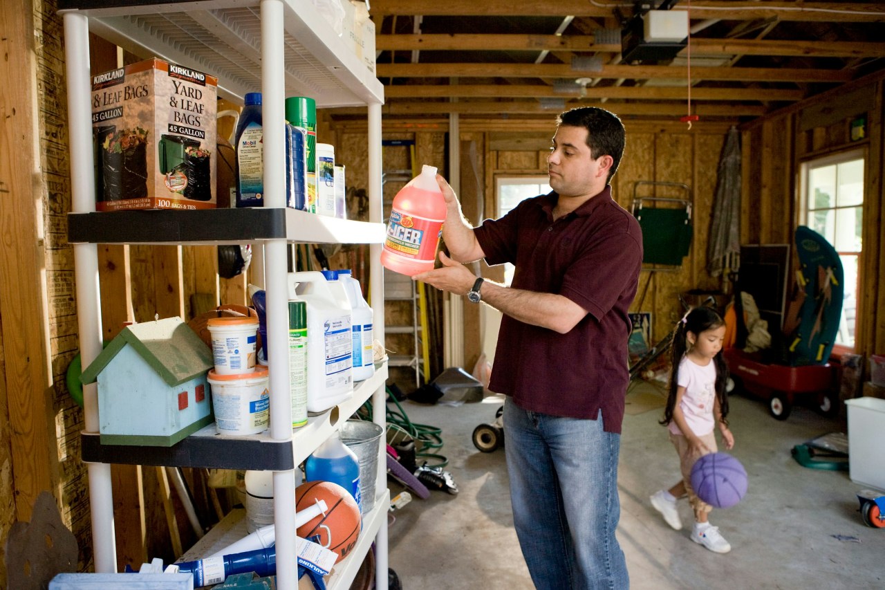 Ответы на частые вопросы по хранению бытовой химии дома