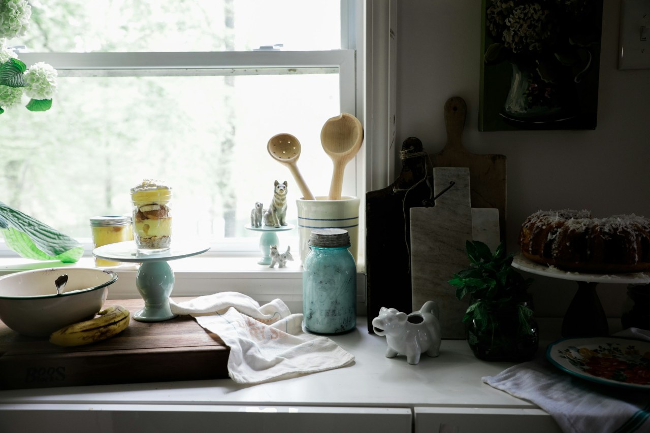 Что лучше для мытья окон: народные средства или профессиональная химия?