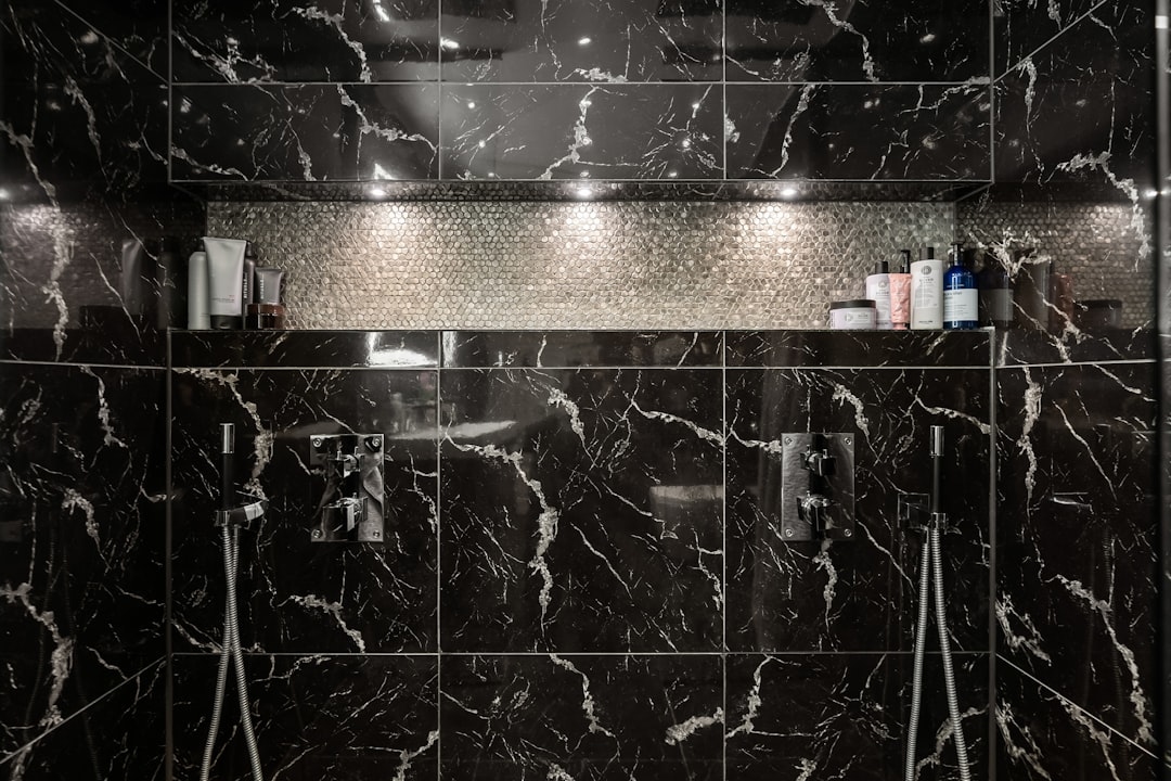 Поширені помилки при прибиранні ванної кімнати та як їх уникнути